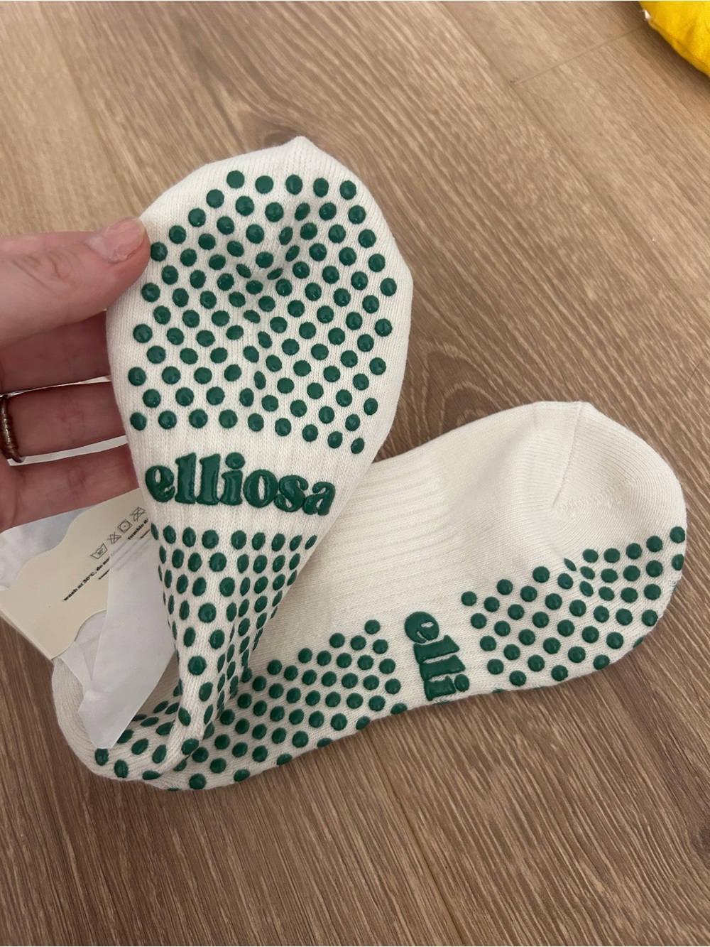 NWT Elliosa ‘Dual-direction Sunday Pilates Club’ Grip Socks, Pilates sock, Barre - Picture 2 of 6